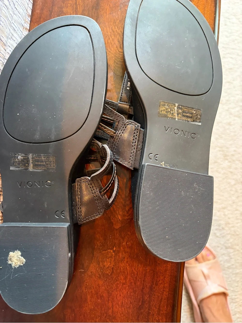 Vionic Black and Terracotta Leather Thong Sandals